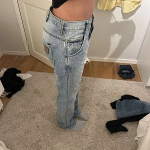 Wrangler jeans - Lågmidjade as snygga wranglerjeans som tyvärr är för stora för mig🩷