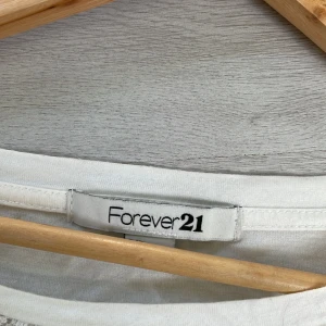 T -shirt      Vit - Änväd ett fåtal gånger