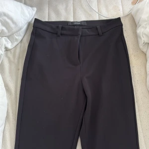 Kostymbyxor - Hej! Säljer mina kostymbyxor från very moda, har knappt använt dem då de har blivit förstora för mig.  Storlek m/32 