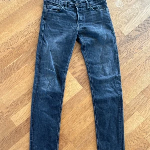 Jack and Jones Jeans  - Jack and Jones Jeans som är använda utan defekter!  Bra skick  Storlek i bild 3  Skriv vid frågor 