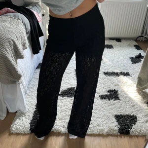 Spetsbyxor  - Spetsbyxor från kappahl, upplaga med klädtejp som går att ta bort om man vill ha dom lite längre, nyskick