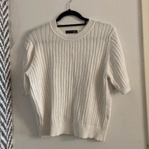 Kläder - Allt är i storlek XS-S säljer att för 400kr. 