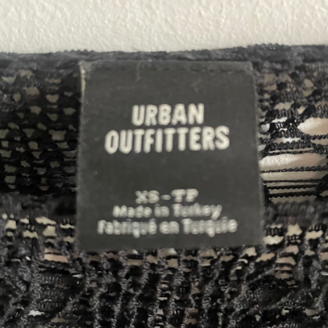 Svart hålstickad - 1