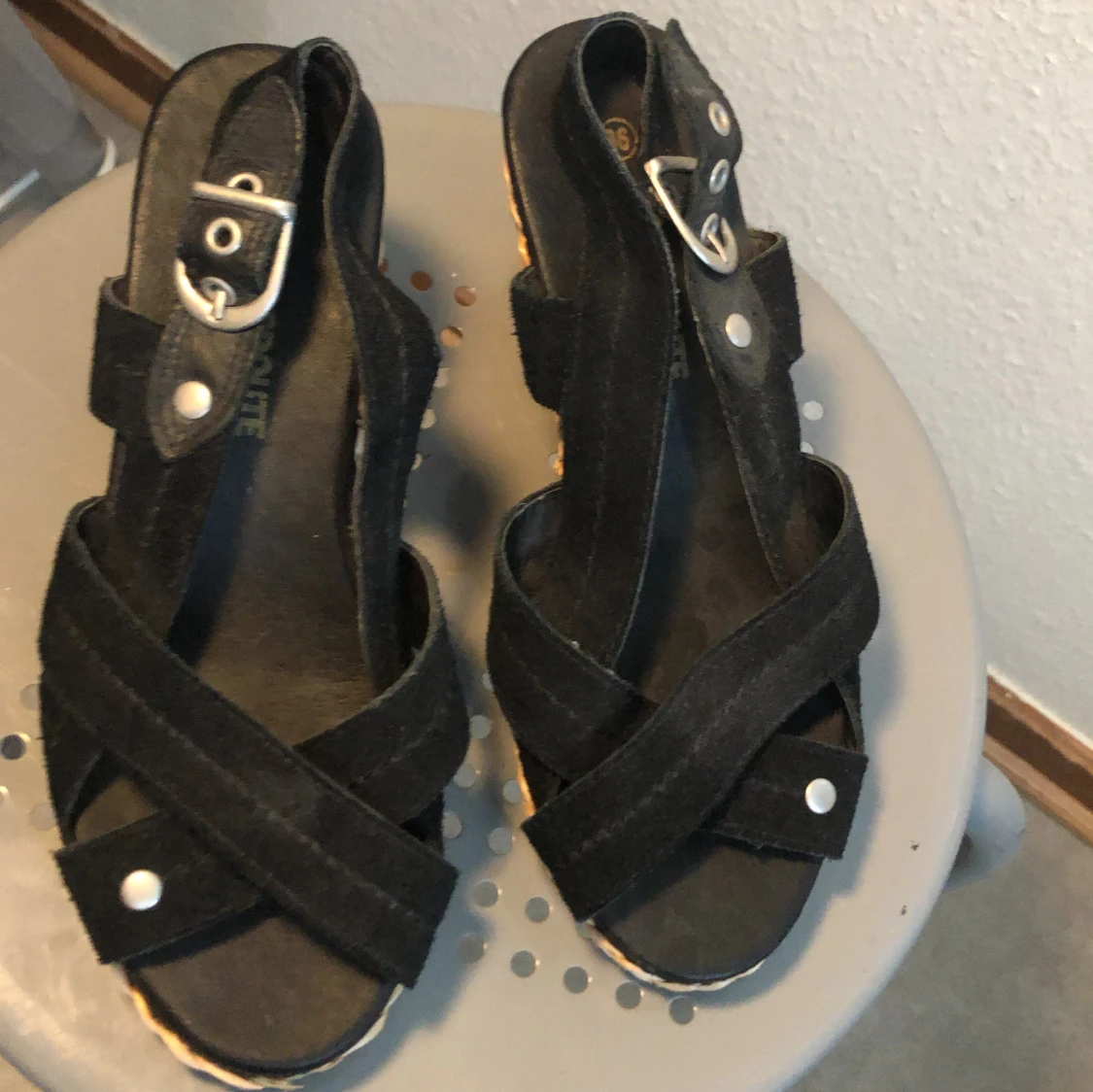 Svarta sandaler med kilklack från La Redoute - 91