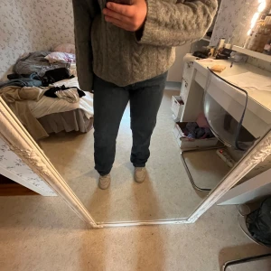 Gina jeans - Storlek 44. Mellanlanda ben. Mid waist. Bra passform. Oanvända!