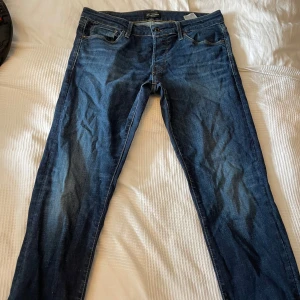 Jeans - Jeans från J&J. Glenn Slim i storlek 33:34