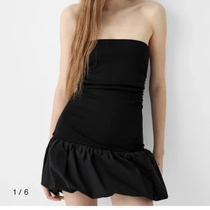 Snygg klänning - Snygg klänning använd fåtal gånger, helt slutsåld på zalando. Köpt för 400 säljer för 250! Skriv för egna bilder