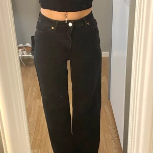 Svarta jeans - bra skick! för små för mig