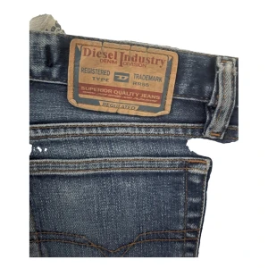 OANVÄNDA STRAIGHT DIESEL JEANS - Tvär feta och passar helt jävla perfekt nu till hösten vintern o våren och till det dära sena sommarkvällarna. Helt oanvända föresten 🔥🔥