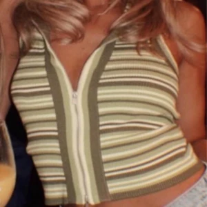 Topp från mango - Topp från mango endast använd en gång. Slutsåld på hemsidan. Inköpt för 379kr.