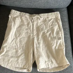 Beiga shorts från H&M används ej 