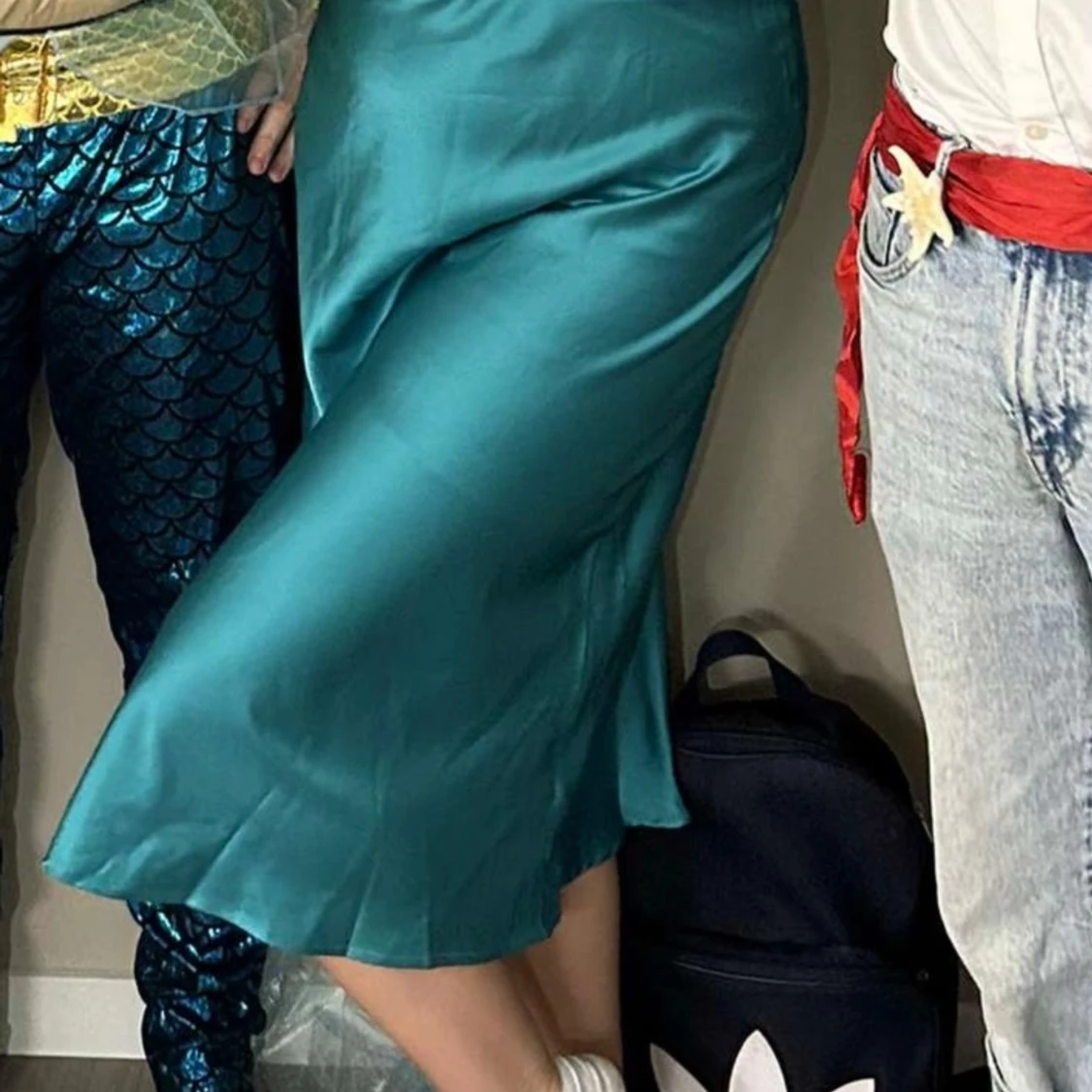 Turkos långkjol i satin - 91