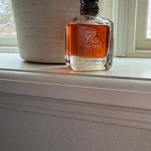 Emporio Armani Stronger With You Intensely - Tjena, tjena! Säljer nu min Stronger With You Intensly 50ml som knappt är använd, skulle säga att det är ungefär 45-47ml kvar! Nypris: ca 900kr. Tveka inte att höra av er vid eventuella frågor /Mvh