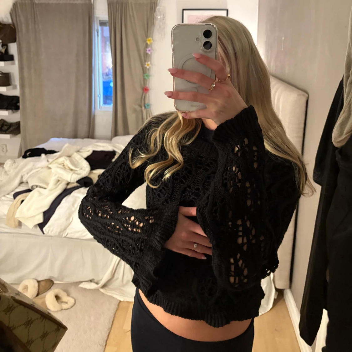 Svart spetsmönstrad tröja - 1