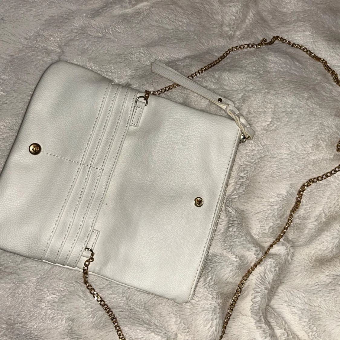 Vit axelväska/plånbok med kedja - 2