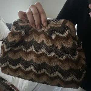  Becksöndergaard väska - Populär väska från becksöndergaard. Har en innerficka och rymmer väldigt mycket saker. Köpt för ett år sen och har använts en del 💓