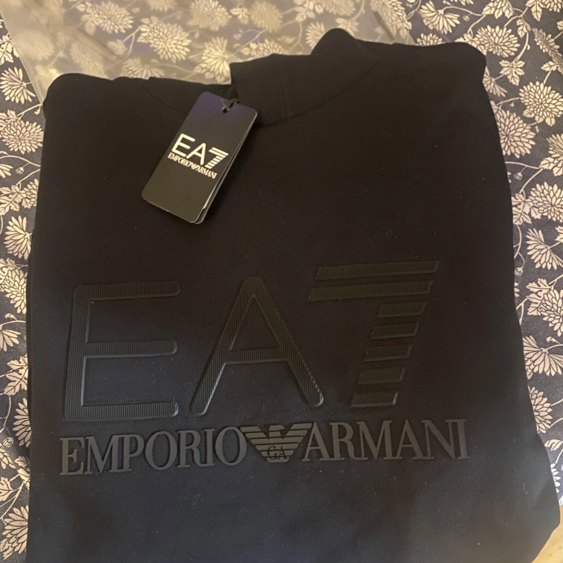 Svart hoodie från Emporio Armani - 1
