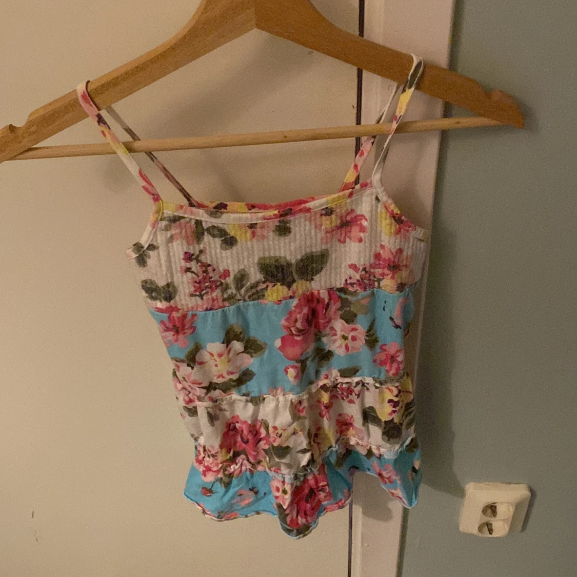 Blommig linnetopp från WETWEENS