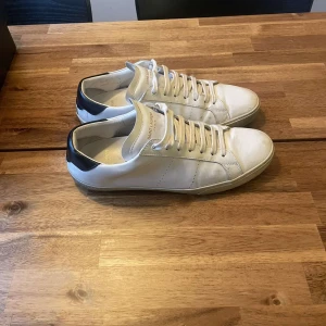 Saint Laurent skor - Riktigt schyssta Saint Laurent skor | Fint skick | Storlek 42 | Orginal box ingår | Hör av er vid minsta lilla fundering🤝