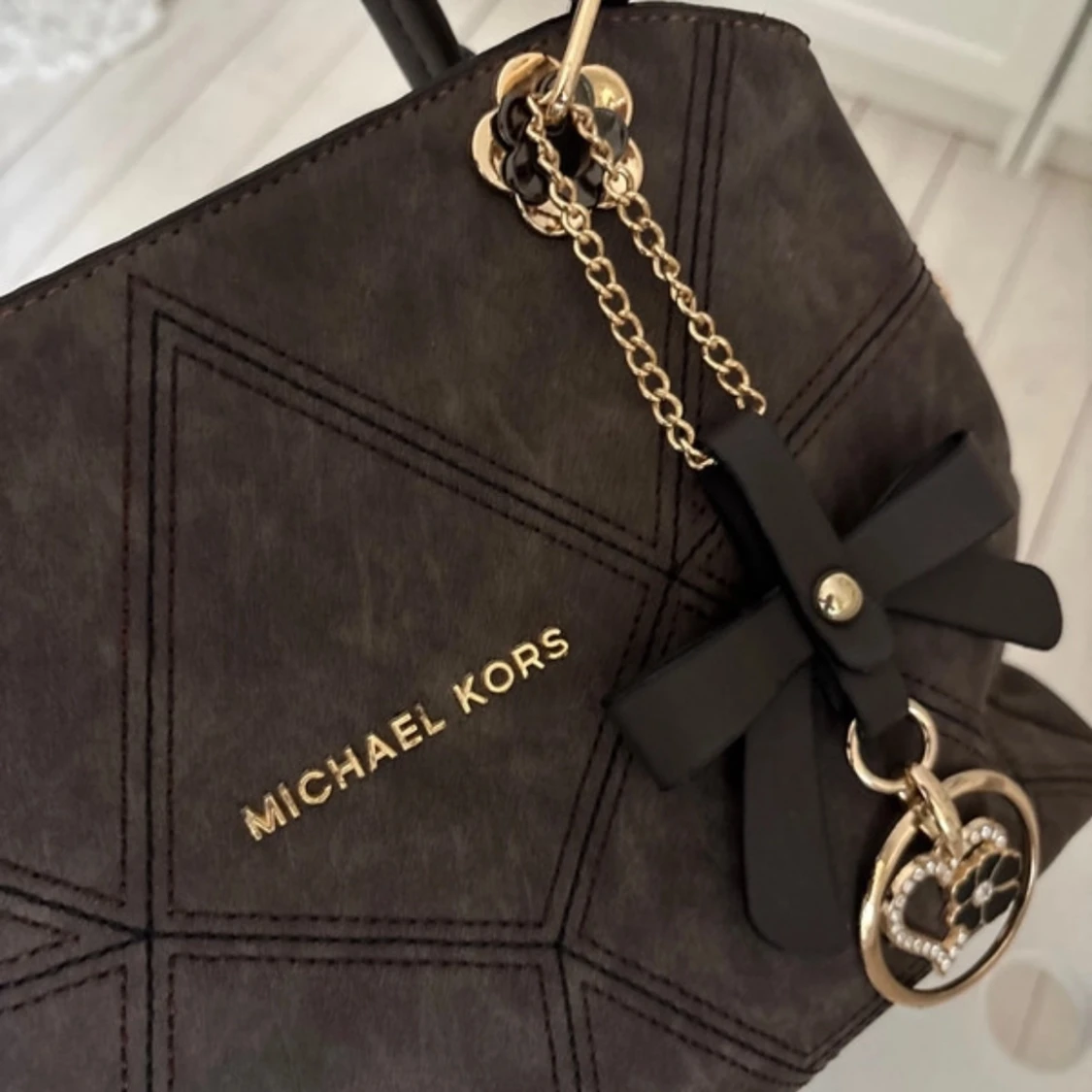 Brun handväska från Michael Kors - 1