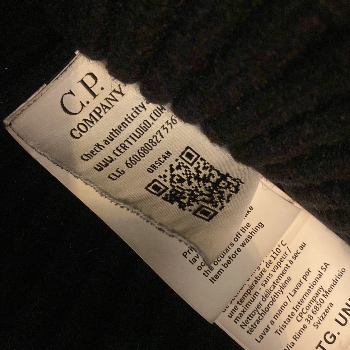 Svart mössa från C.P. Company - 2