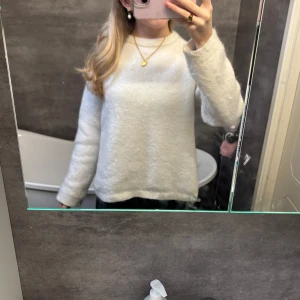 Jätte fin stickad tröja  - Jätte fin stickad tröja ifrån bikbok💓nypris är 700 och köptes i december💓