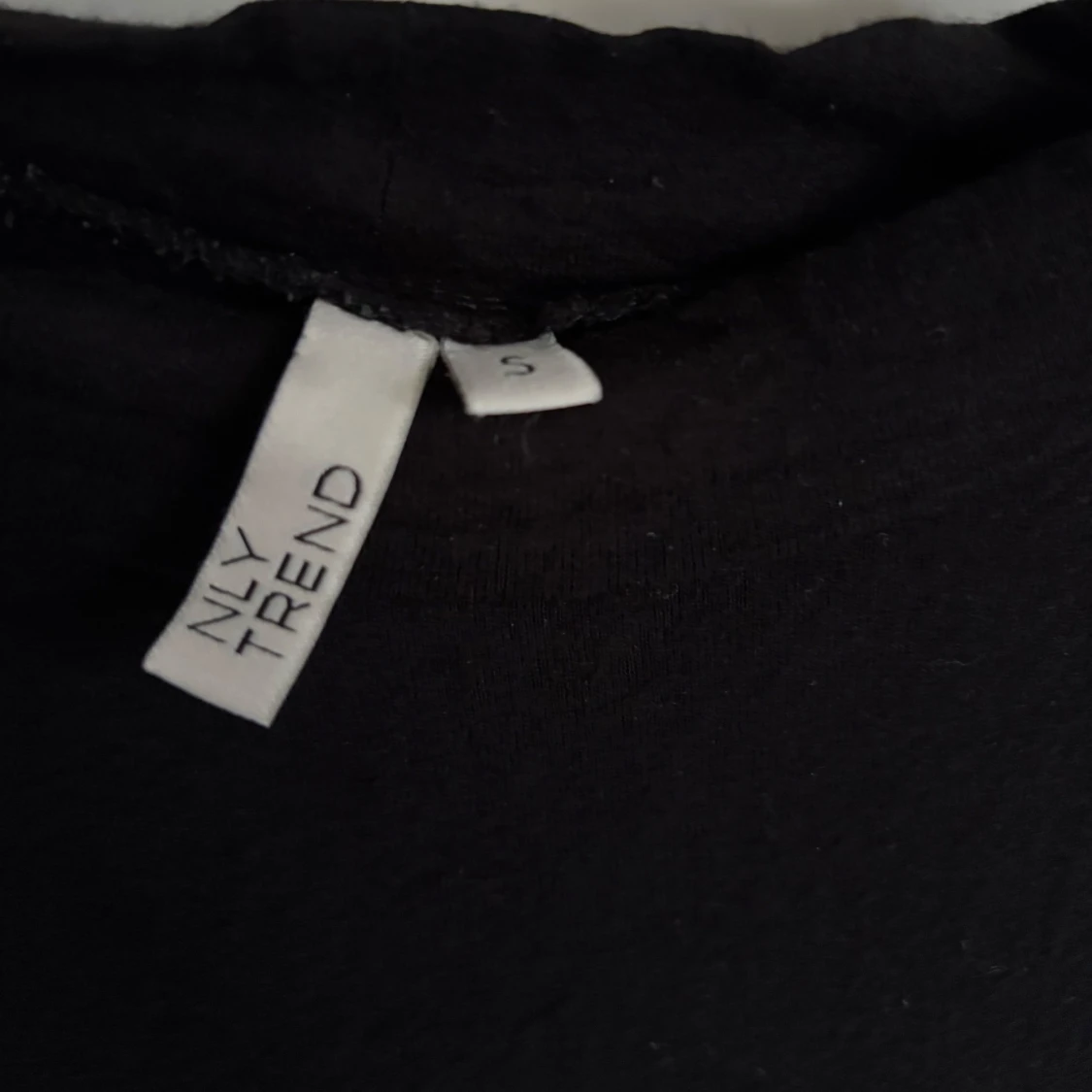 Svart långärmad topp från NLY Trend - 2