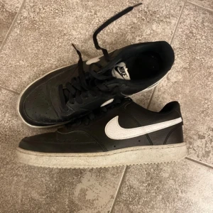 Nike - Nike skor. Denne använda inte mer än 10 gånger. Storlek 41 men passar också storlek 40.
