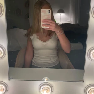 Spets linne - Spets linne med ribbad mönster💗