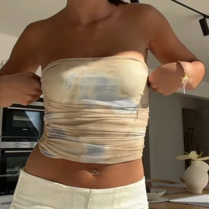 Mönstrad bandå top - Beige och ljus blå. Älskar denna bandå toppen. Knappt använd. 