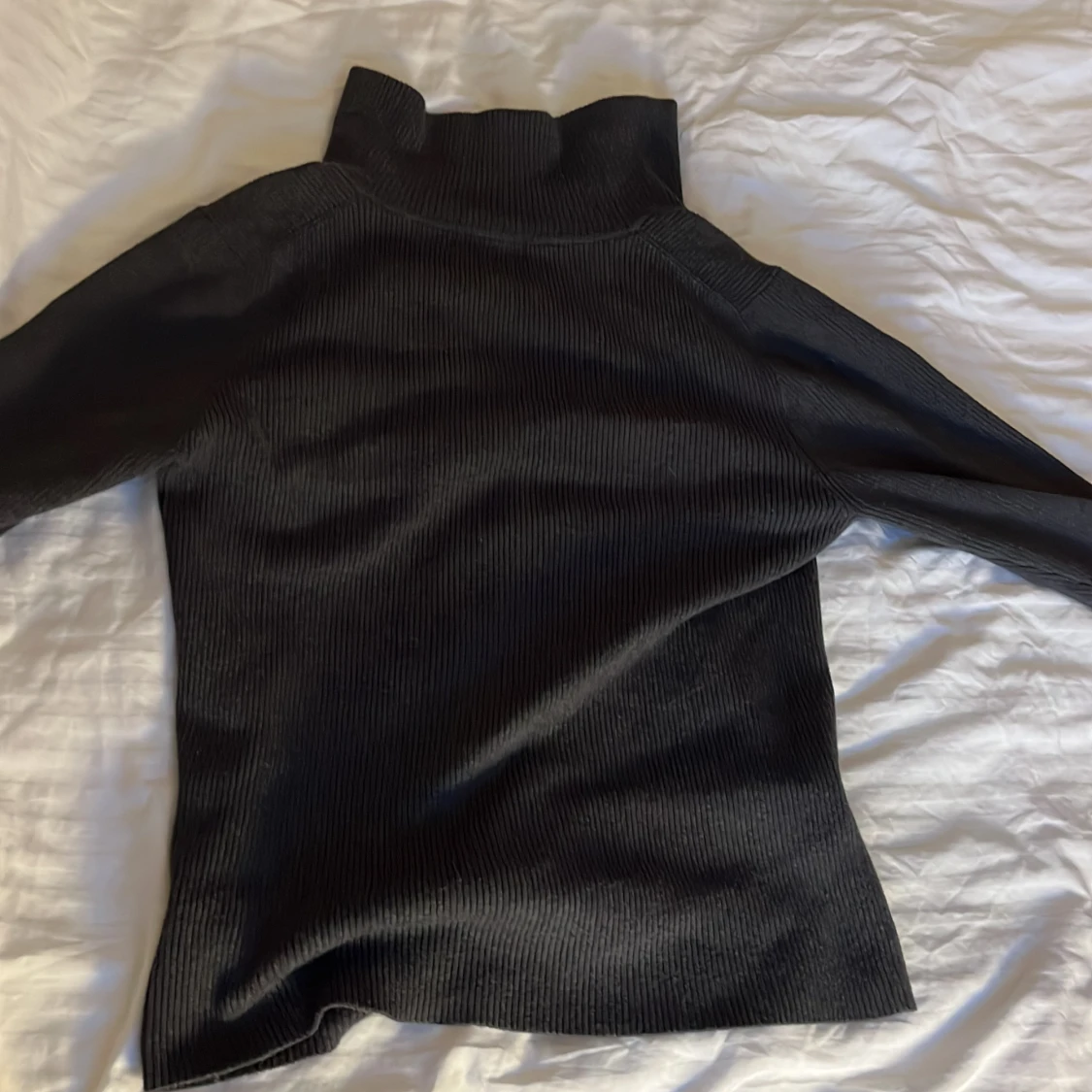 Grå ribbad tröja med dragkedja från Liung - 90