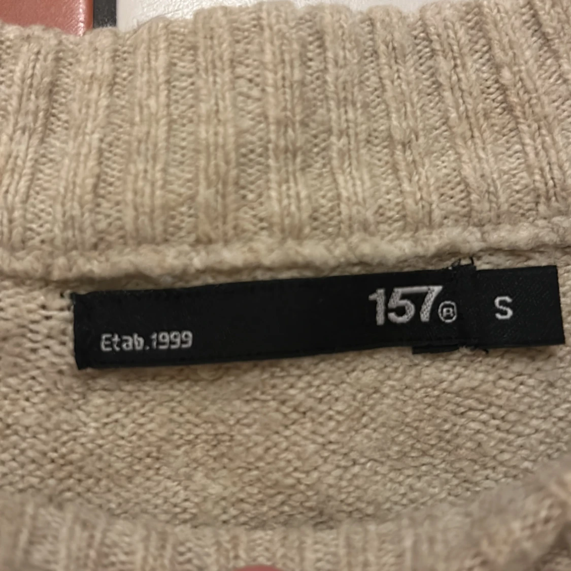 Beige stickad tröja från 157 - 92