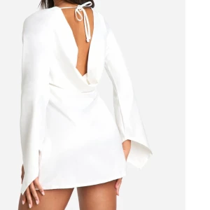 minidress - oanvänd från boohoo 💋  silkes material och väldigt kort