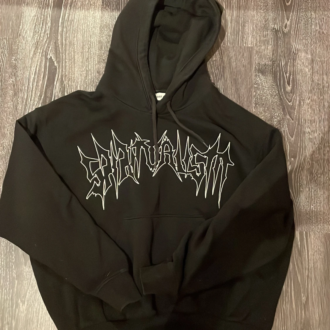 Svart hoodie från Weekday