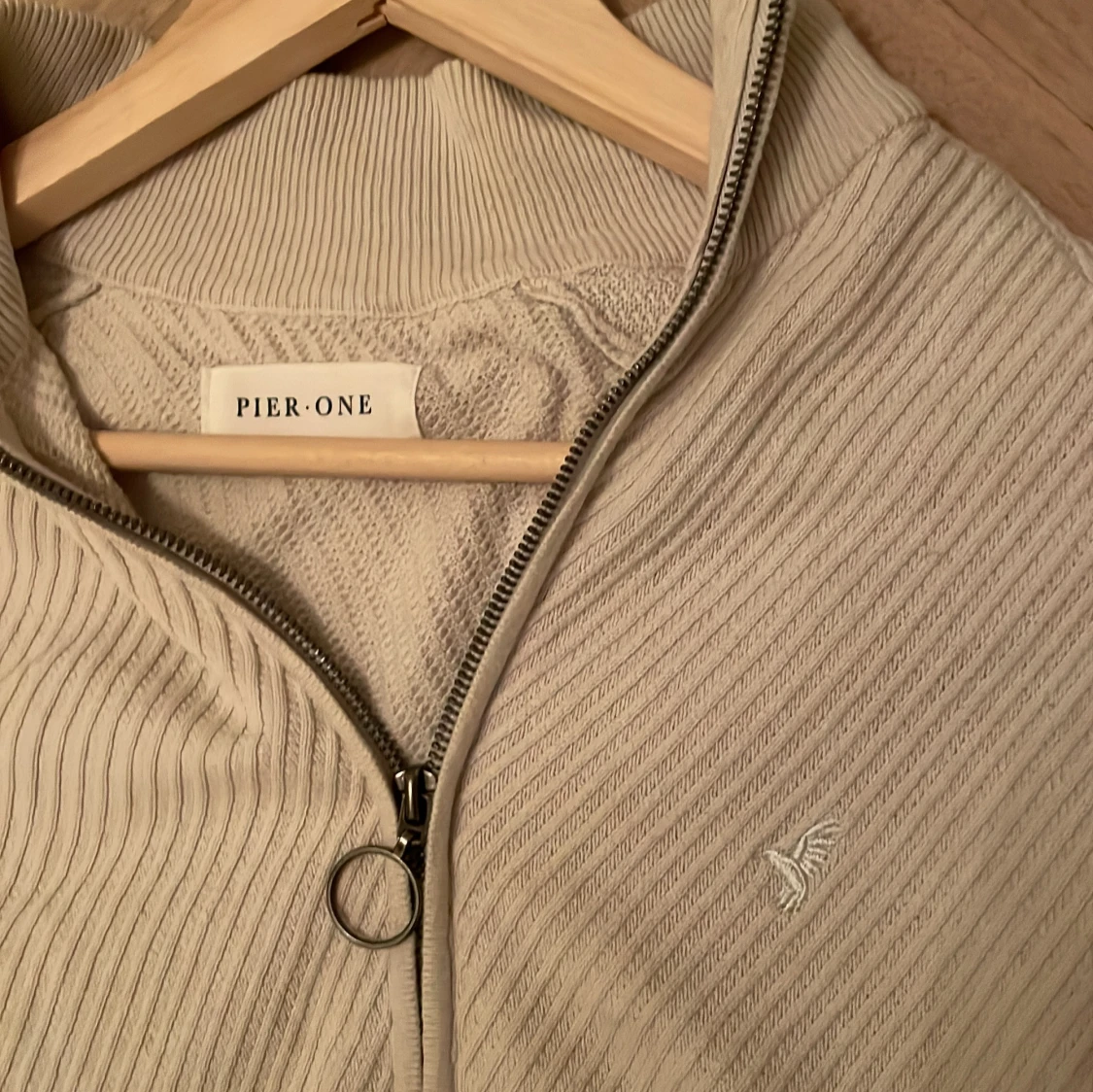 Beige ribbad kofta från Pier One - 90