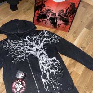 Haunted mound x Affliction harold zip up - Kommer nog inte sälja😛ge bud 