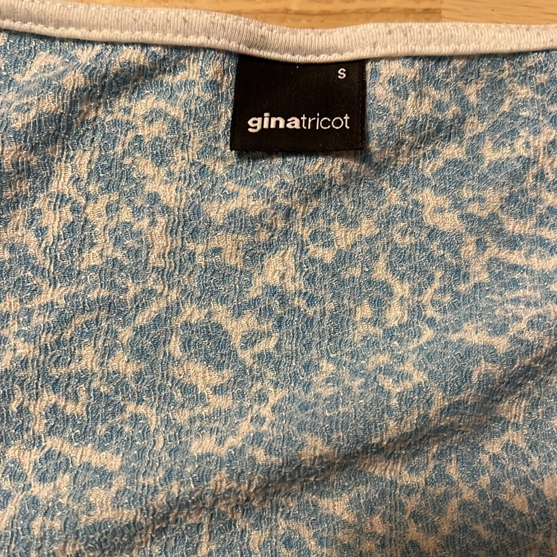 Blå klänning från Gina Tricot - 82
