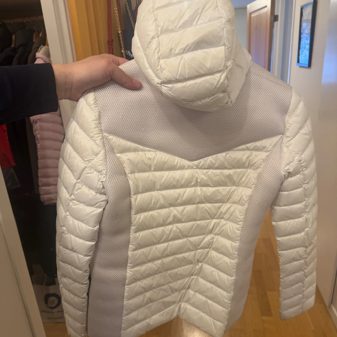 Vit pufferjacka från JOTT - 1