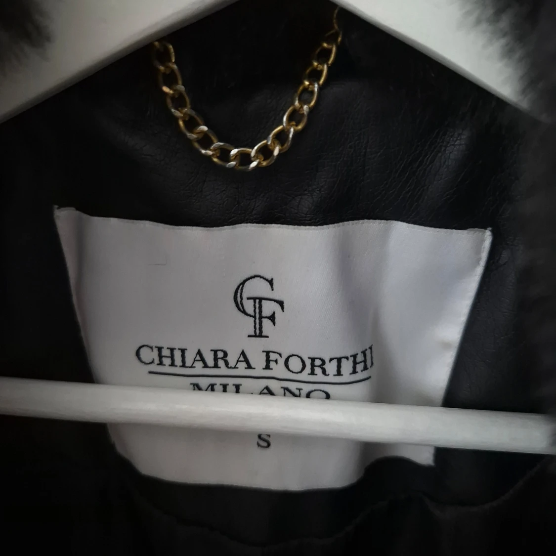 Svart pälsjacka från Chiara Forthi - 91