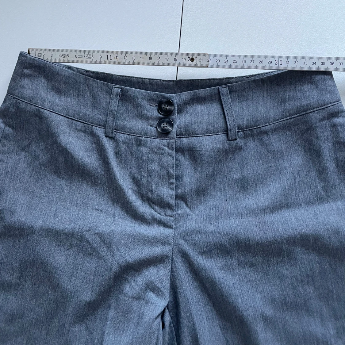 Grå kostymbyxor i midrise  - 93