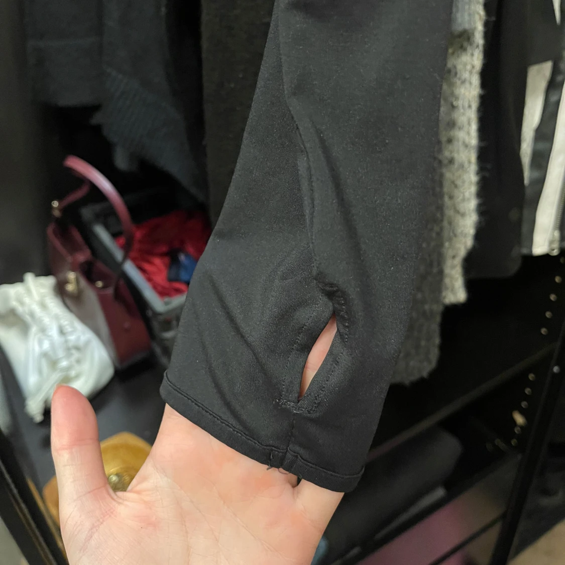 Svart croppad långärmad topp från Gymshark - 91