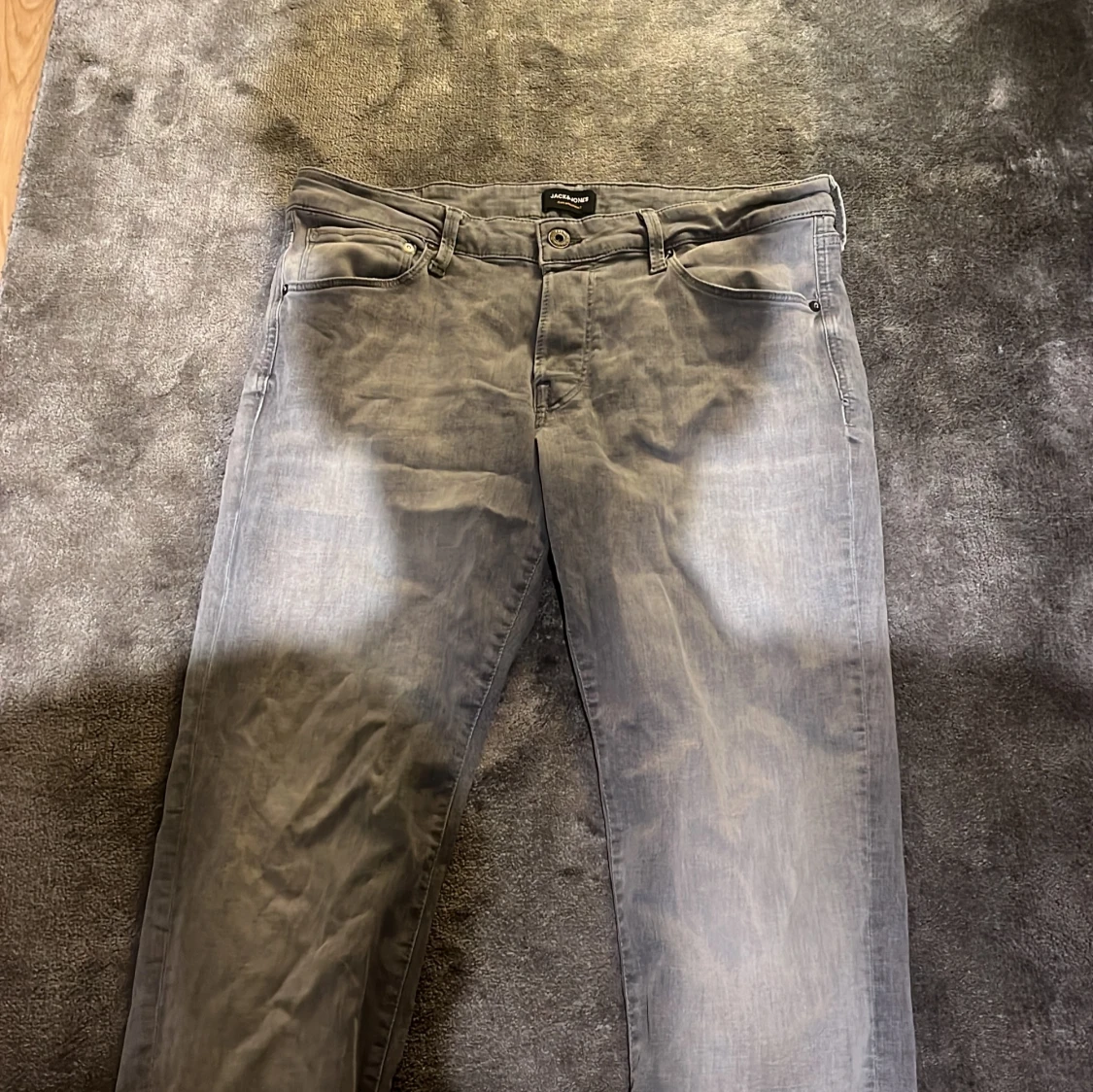 Grå jeans från Jack & Jones - 90