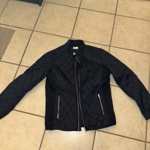 Blå jacka med dragkedja - Blå bomberjacka. Nyskick 