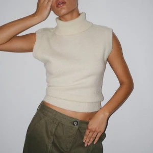 Josefine HJ x NA-KD set  - Cargo kjol och turtleneck väst. Använda ensads en gång.