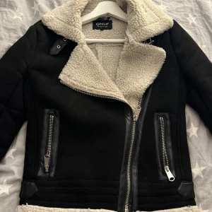 Only kappa - Kommer ej till användning mycket snygg på 