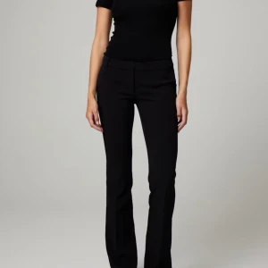 Kostymbyxa fran Bikbok - Black kostymbyxa from Bikbok. They are barely used since they were small for me. They are mid-waist and size 34.