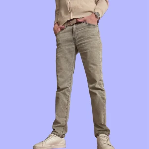 Levis 511 Jeans - Gråa Levi’s jeans. Modell: 511. Size: W30 L32 (passar 176cm - 184cm). Skick: 7/10. 