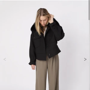 Meotine jacka - Säljer denna jackan då den inte har varit så mycket användning till. Jätte fin jacka