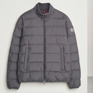 Moncler jacka Herr - Knappt använd, nypris 11 000 