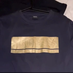 Boss T-shirt  - Riktig fin och fräsch använd fåtal gånger väldigt bra kvalité till salu 
